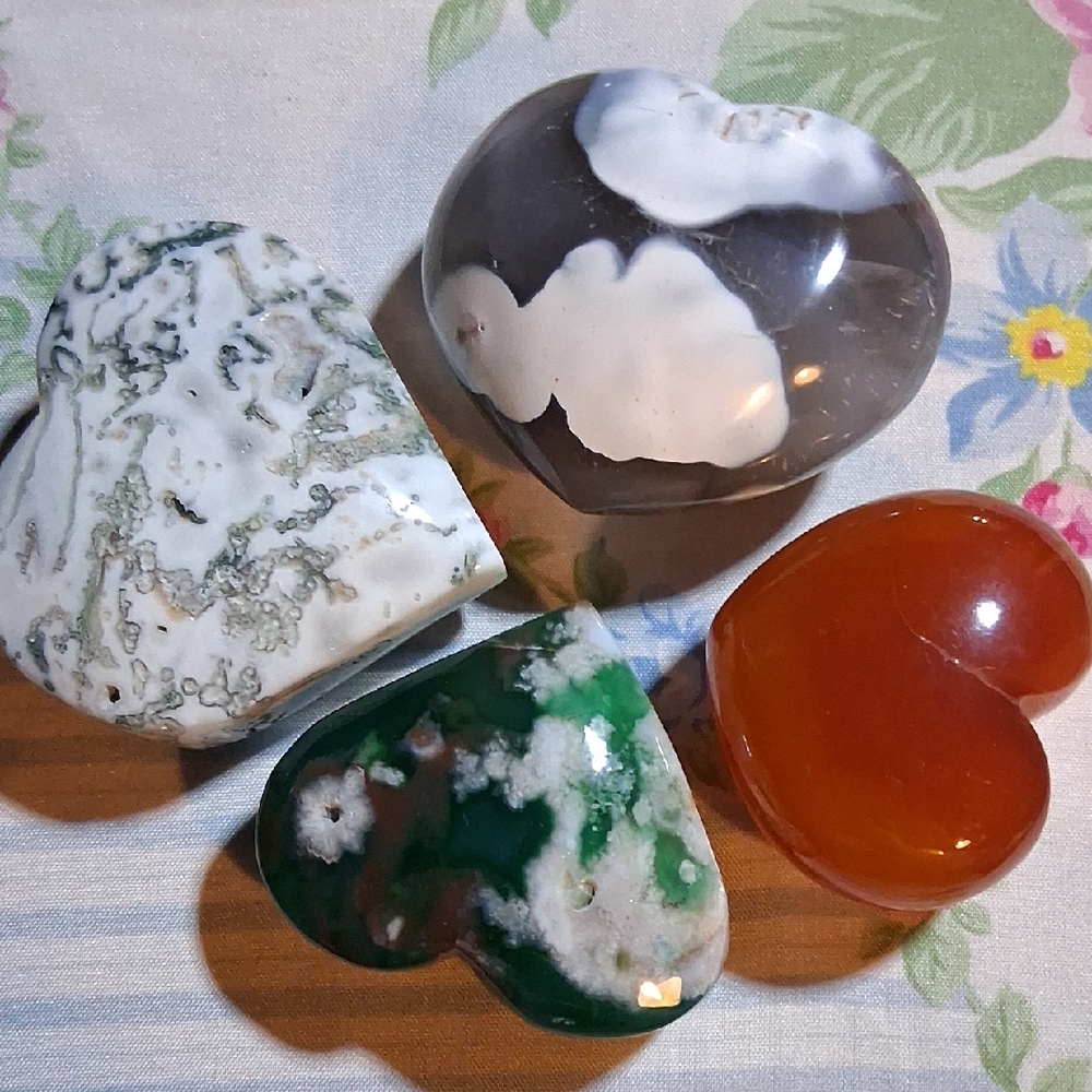 H11 Heart-Shaped Stone Collection